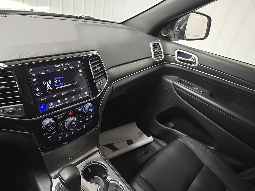Used 2020 Gray Jeep Limited image 27