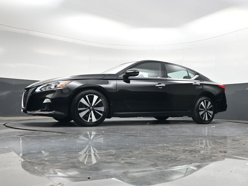 Used 2022 Black Nissan 2.5 SL image 29