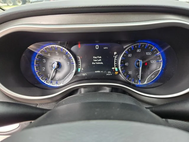 Used 2022 Gray Chrysler Touring L image 33
