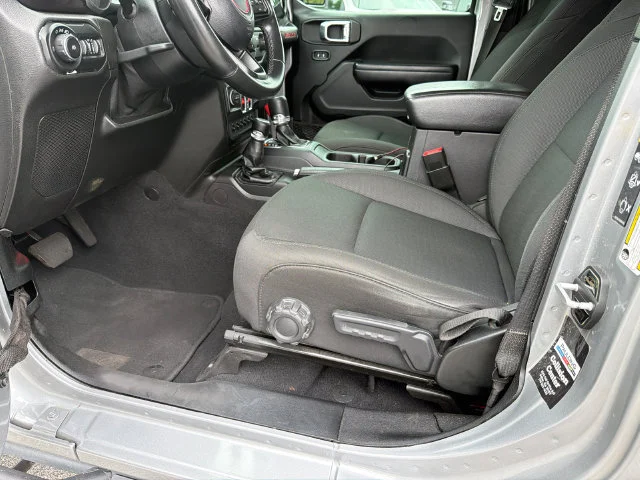 Used 2020 Silver Jeep Sport Altitude 4x4 image 9