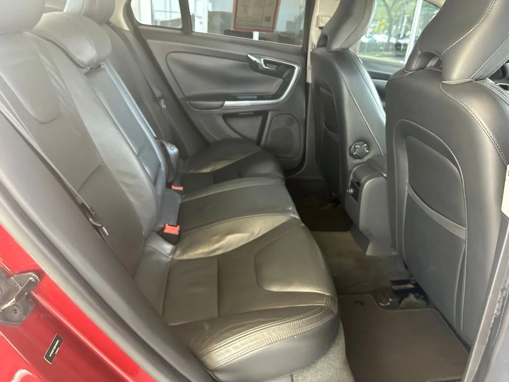 Used 2013  Volvo  image 24