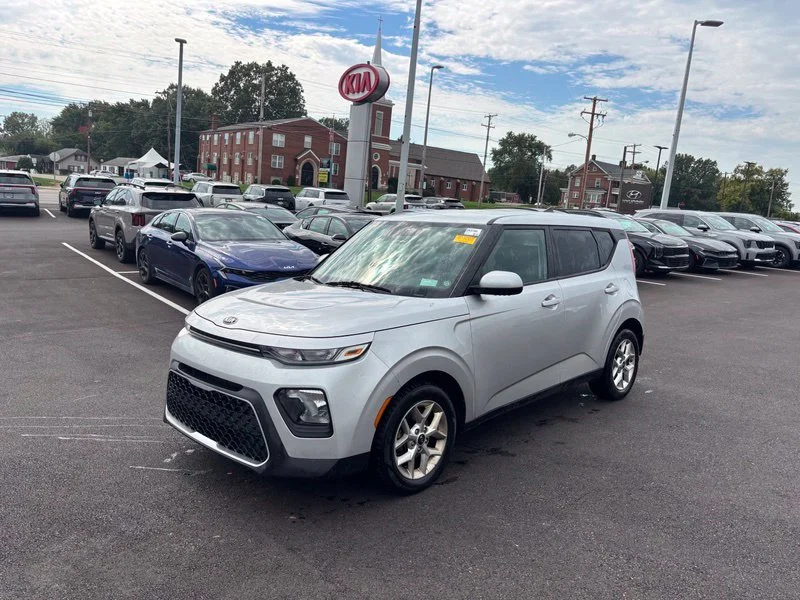 Used 2020 Silver Kia S image 3