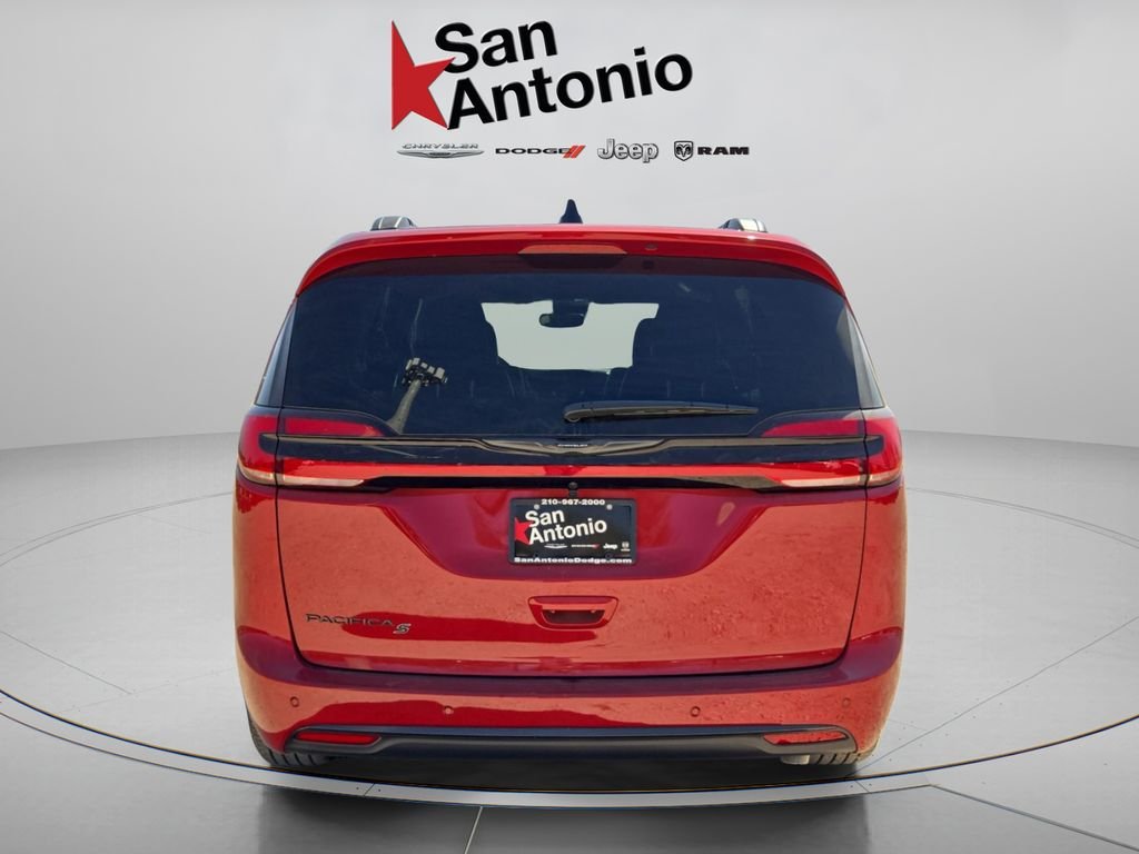 New 2026 Red Hot Pearl-Coat Exterior Paint Chrysler Select image 20