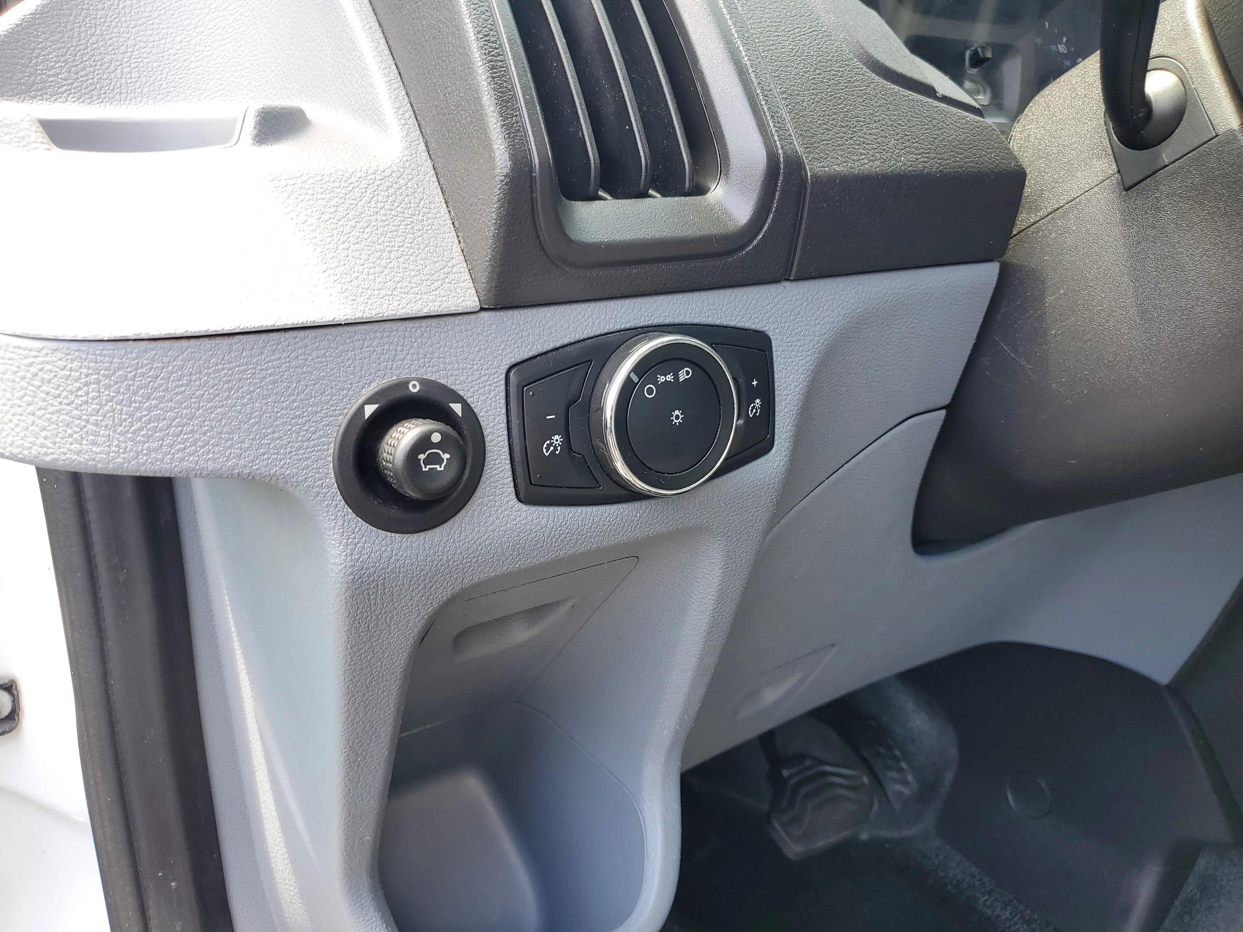 2015 Ford Transit XLT - Photo 16