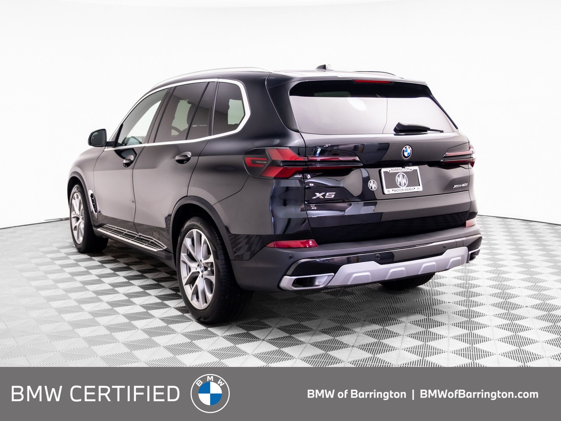 Used 2024 Black BMW xDrive40i image 3