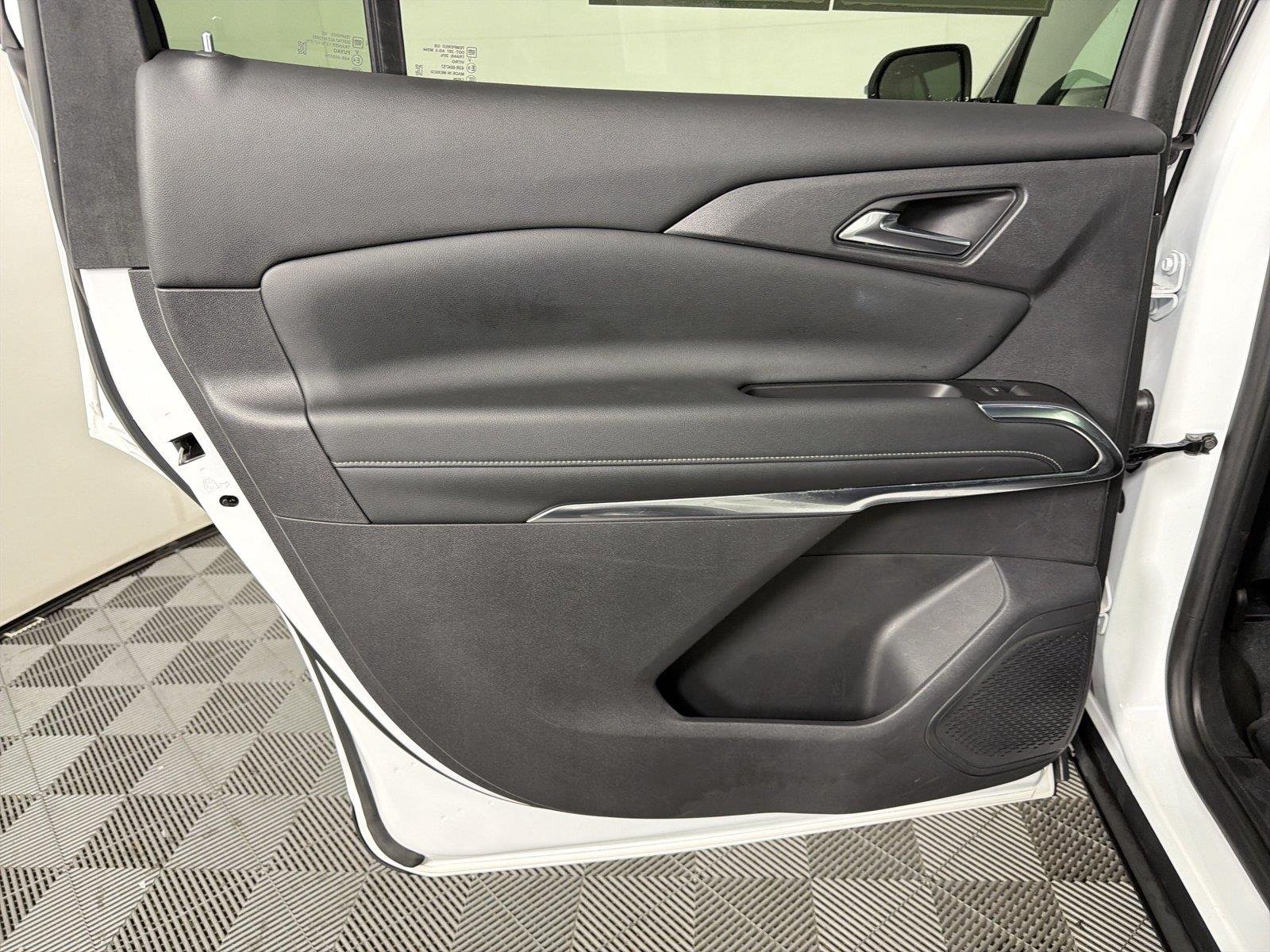 Used 2024 Summit White Chevrolet LT image 21