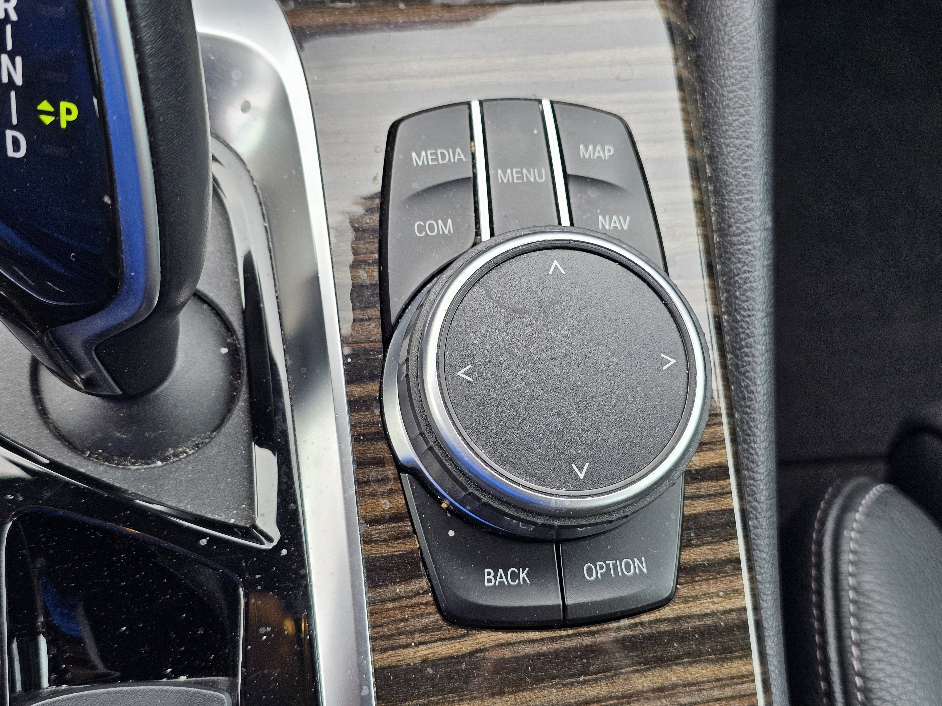 2019 BMW 5 Series 530e - Photo 28