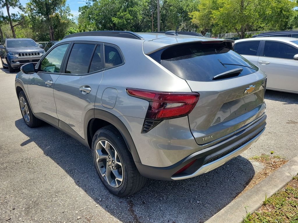 Used 2025 Gray Chevrolet LT image 3