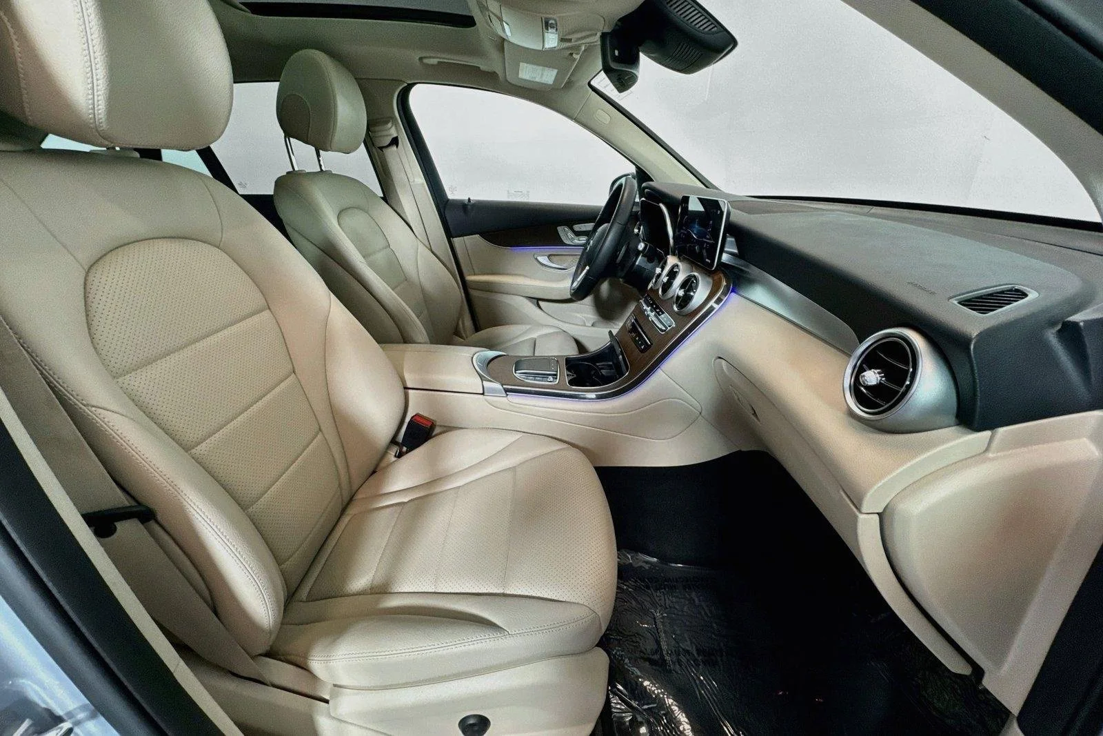 Used 2022 Cirrus Silver Metallic Mercedes-Benz GLC 300 image 27