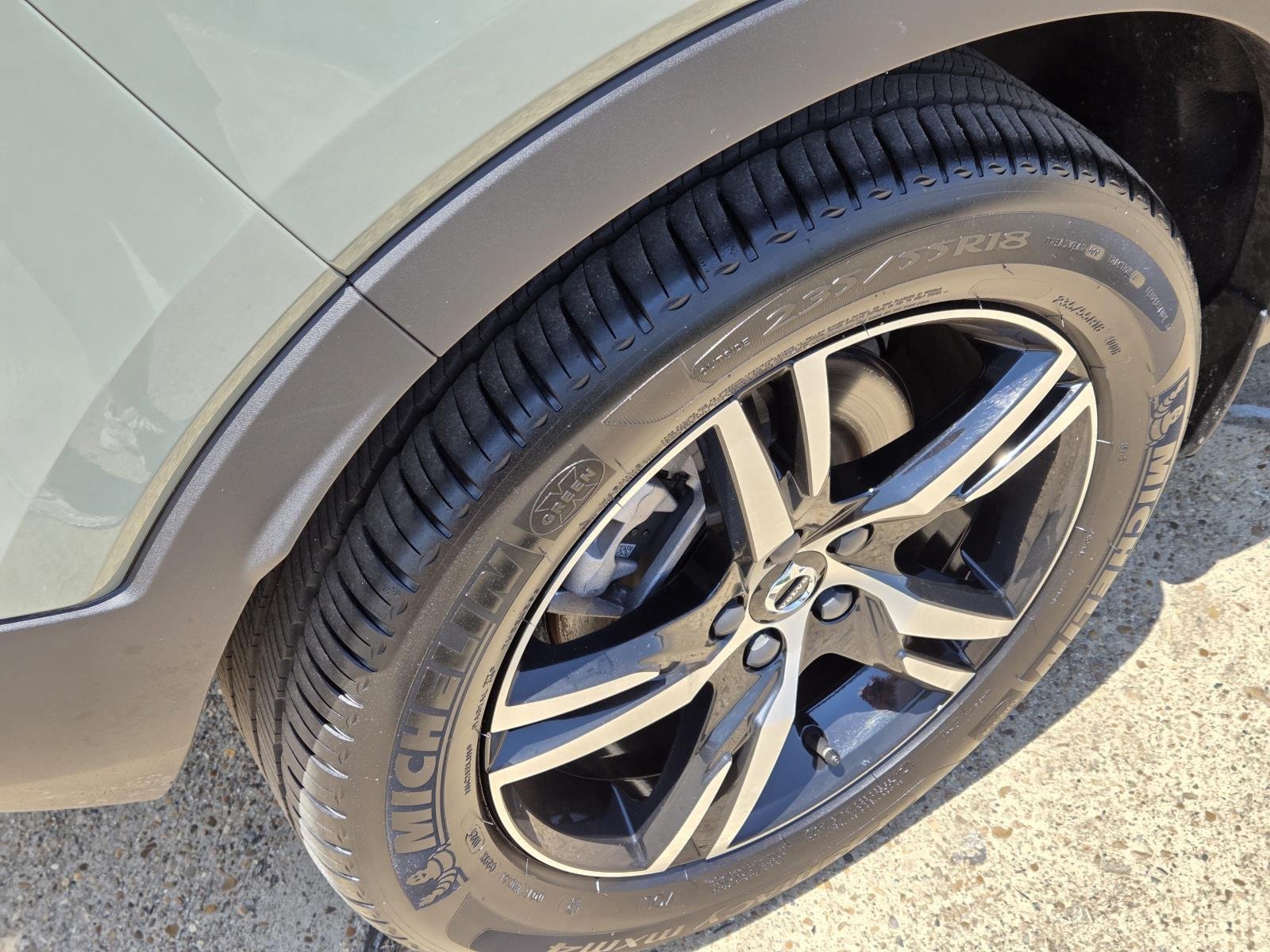 Used 2025 Sage Green Metallic Volvo Core Bright Theme image 12