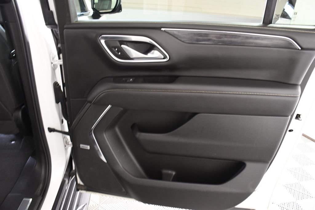 Used 2022 White Frost Tricoat GMC SLT image 21