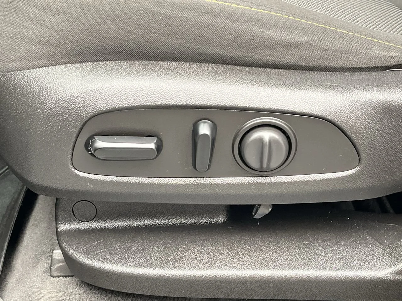 Used 2019 SUMMIT WHITE Chevrolet LT Cloth image 10