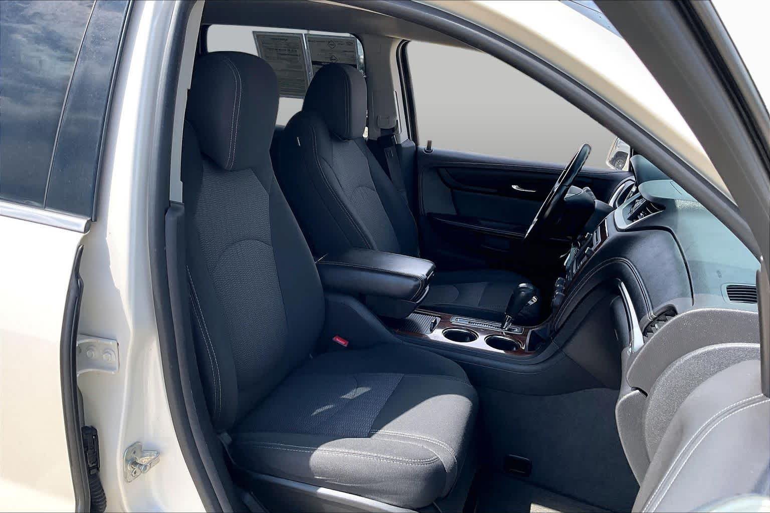 Used 2013 White Diamond Tricoat Chevrolet LT image 9