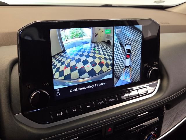 Used 2023 Gray Nissan Platinum image 21