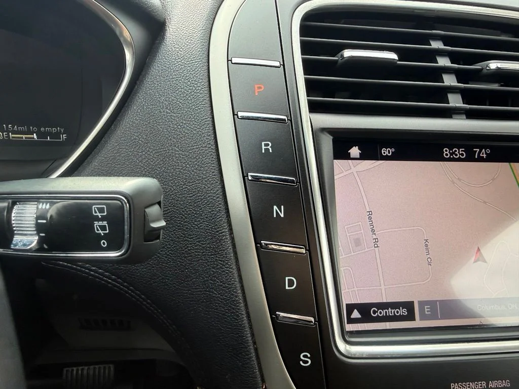 Used 2019 Black Lincoln Reserve image 25