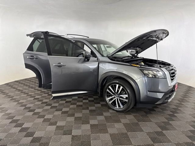 Used 2025 Gray Nissan Platinum image 12