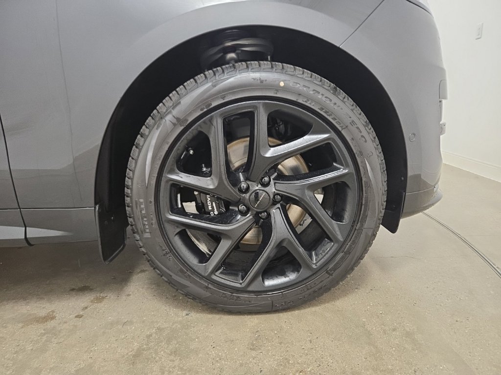 New 2027 Carpathian Grey Land Rover Dynamic SE image 30