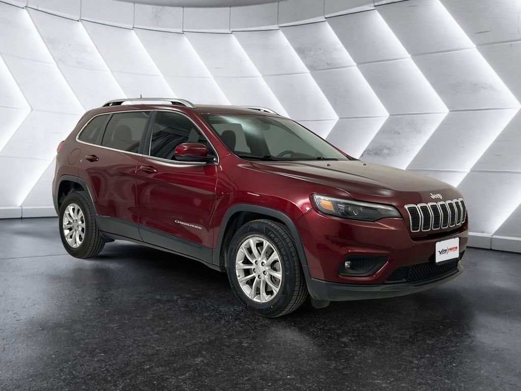 Used 2019 Red Jeep Latitude image 1