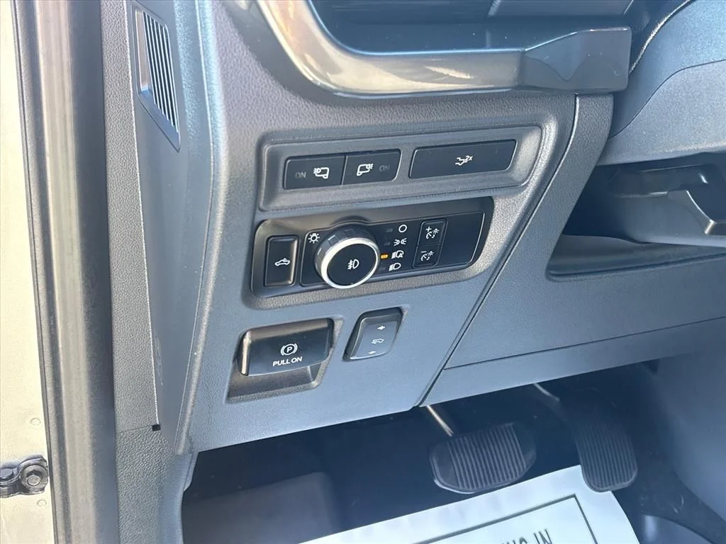 Used 2023 Silver Ford XLT image 26