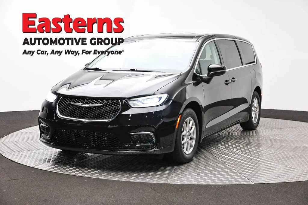 Used 2023 Black Chrysler Touring L image 1