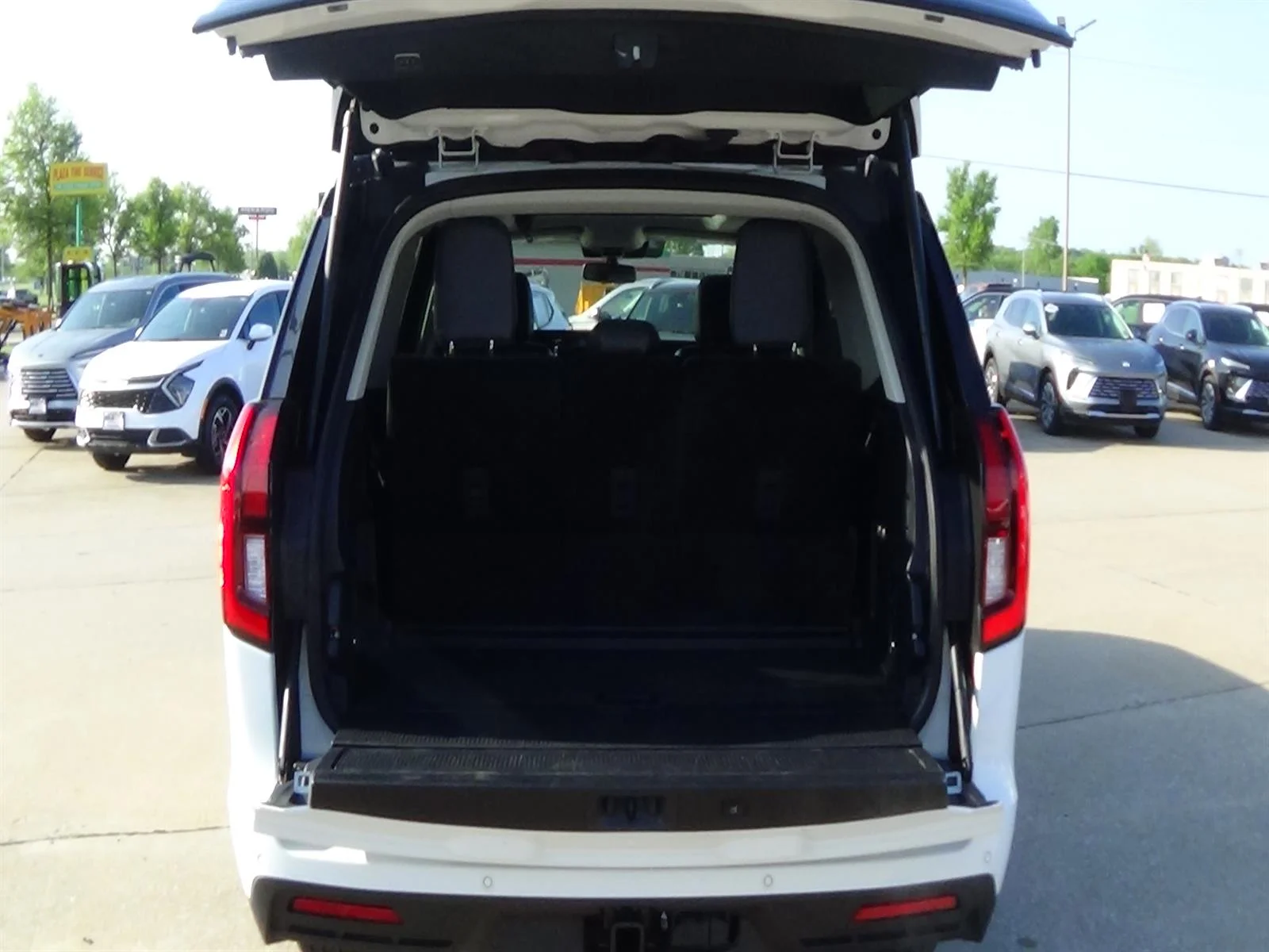 Used 2025 Oxford White (yz) Ford Active image 11