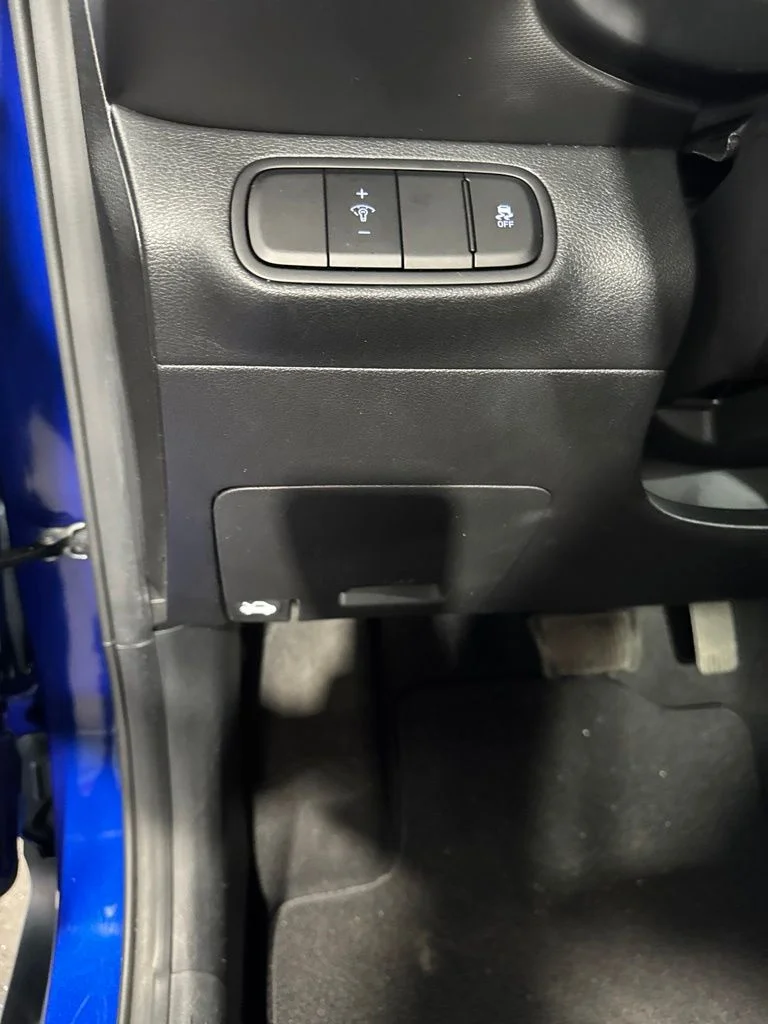 Used 2025 Blue Hyundai SE image 30