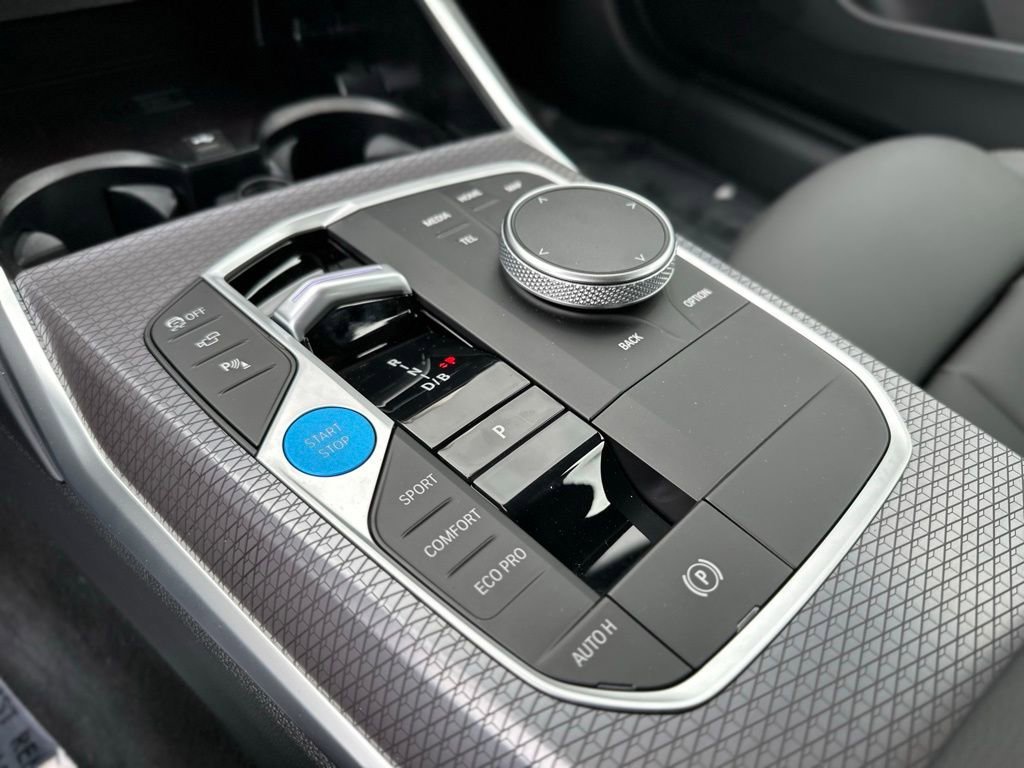 2025 BMW i4 40 - Photo 36