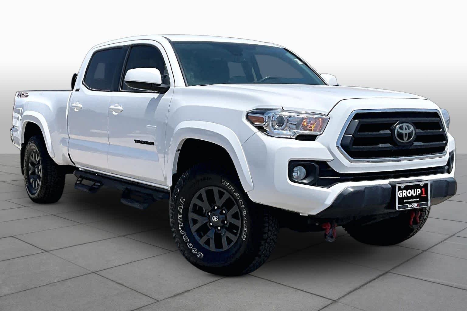 Used 2022 White Toyota SR5 image 3