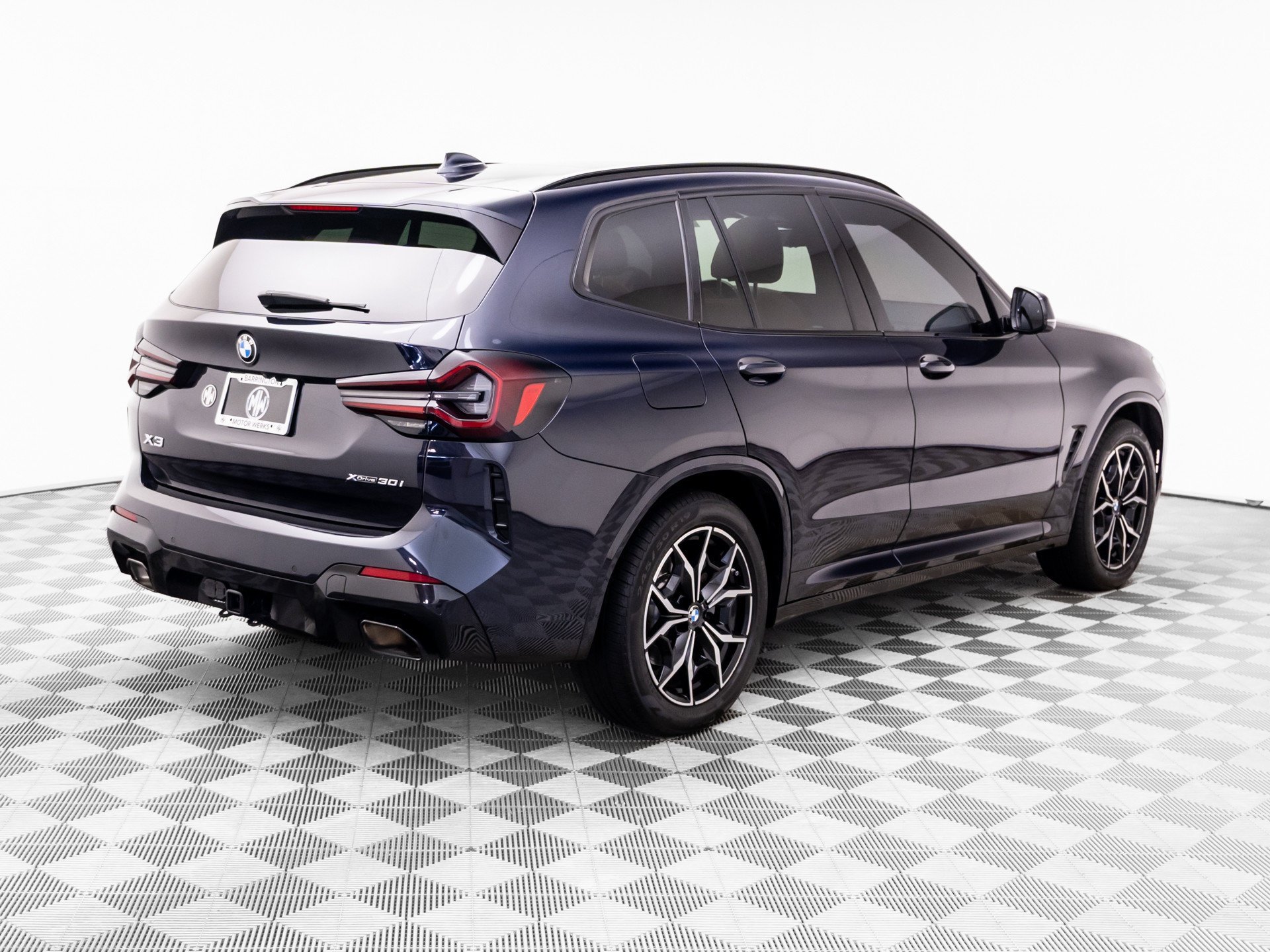 Used 2023 Carbon Black Metallic BMW xDrive30i image 6
