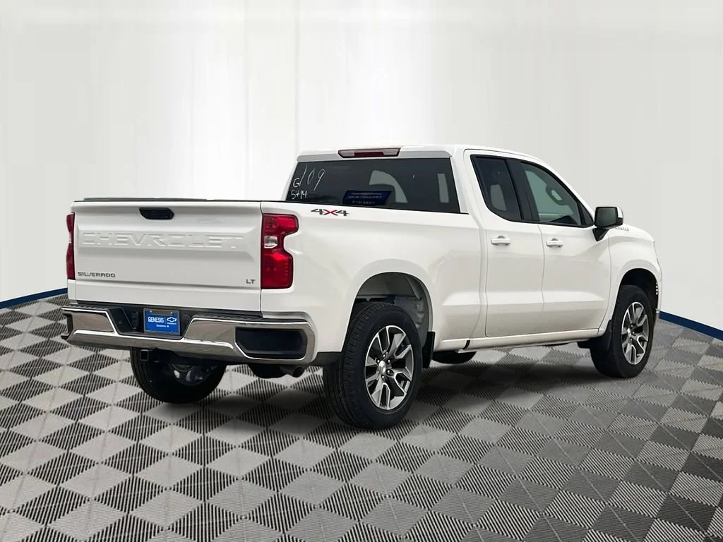 New 2026 Summit White Chevrolet LT (2FL) image 5