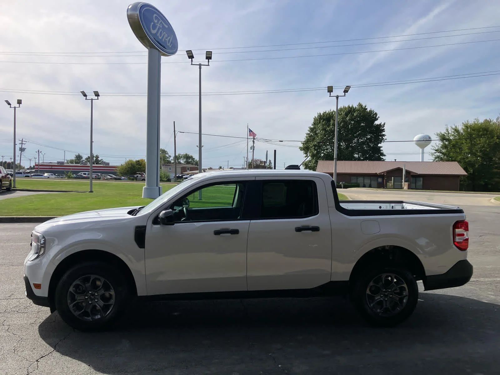 New 2026 Oxford White Ford XLT image 8