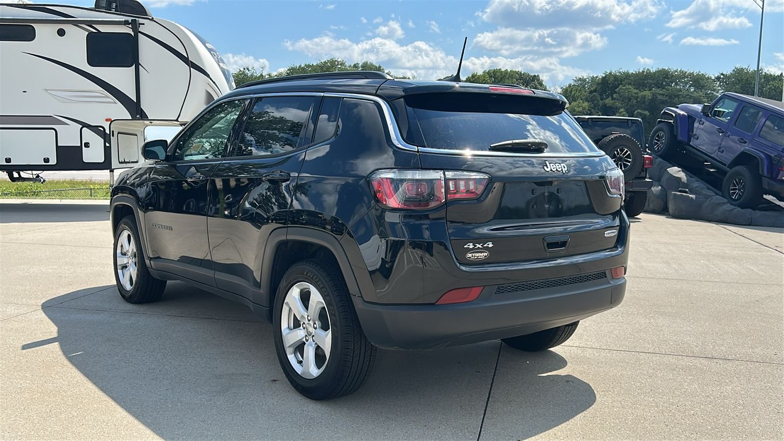 Used 2020 Black Jeep Latitude image 6