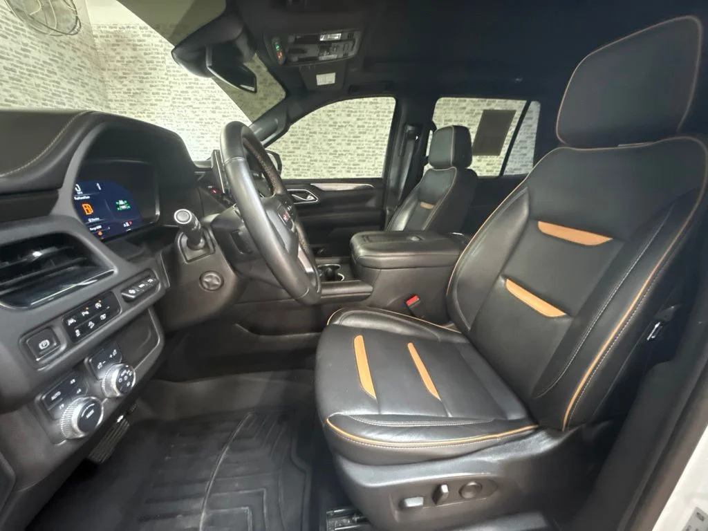 Used 2023 White GMC AT4 image 25
