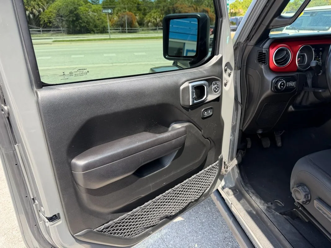 Used 2021  Jeep Rubicon 4x4 image 18