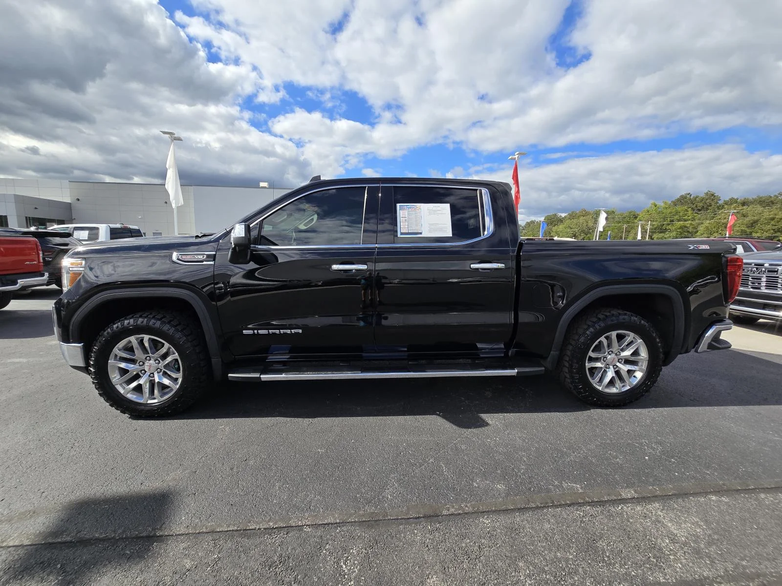 Used 2019 ONYX BLACK GMC SLT image 4