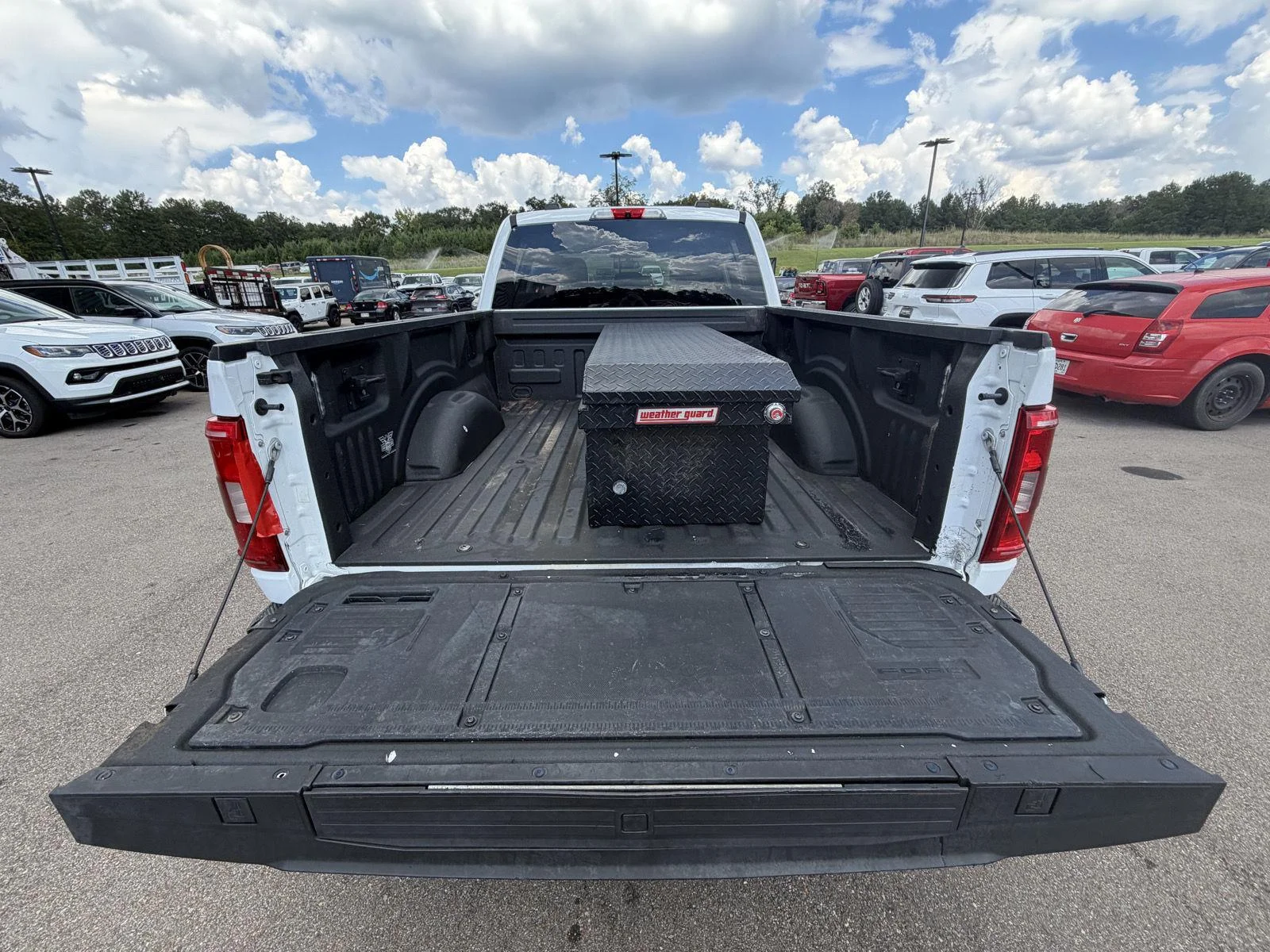 Used 2022 Oxford White Ford XLT image 19