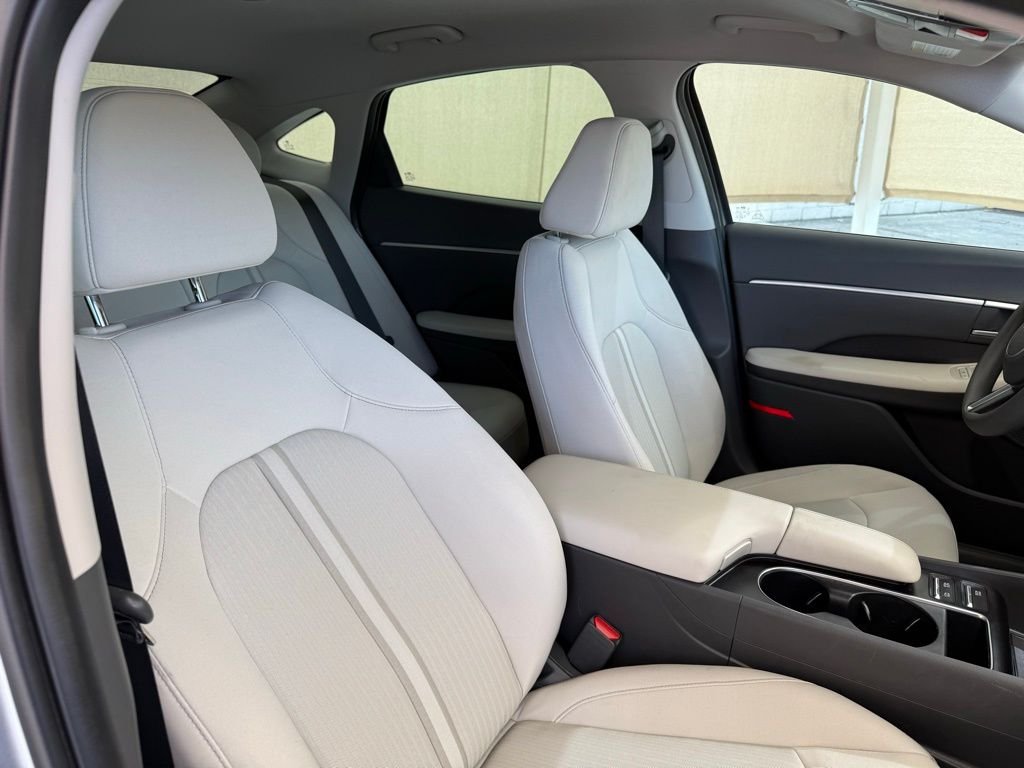 Used 2024 Silver Hyundai SEL image 12