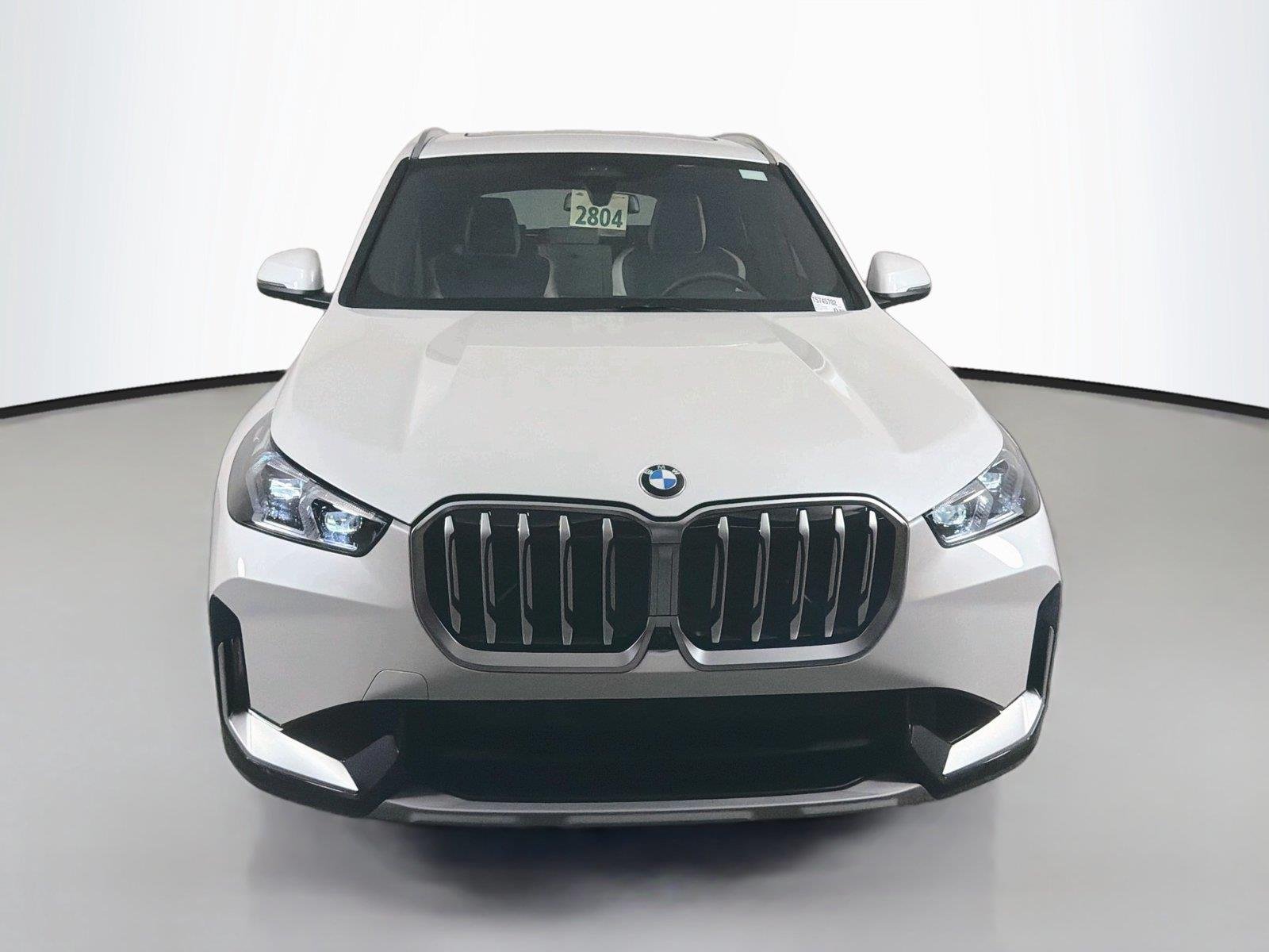 New 2026 Mineral White Metallic BMW xDrive28i image 2