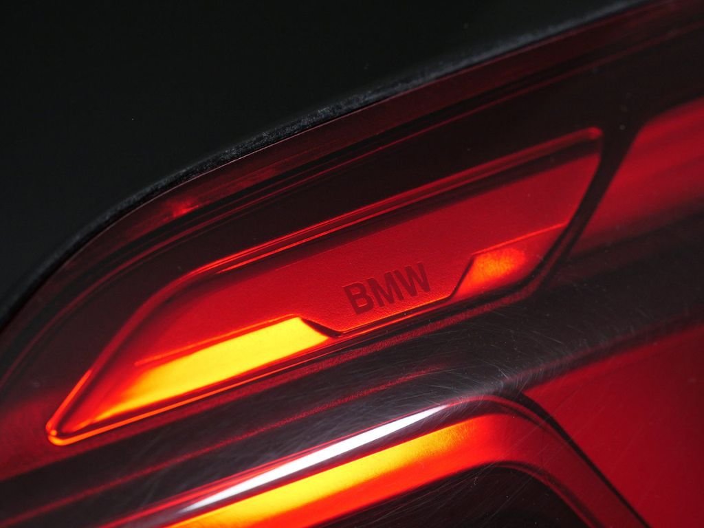 Used 2020 Jet Black BMW xDrive40i image 19