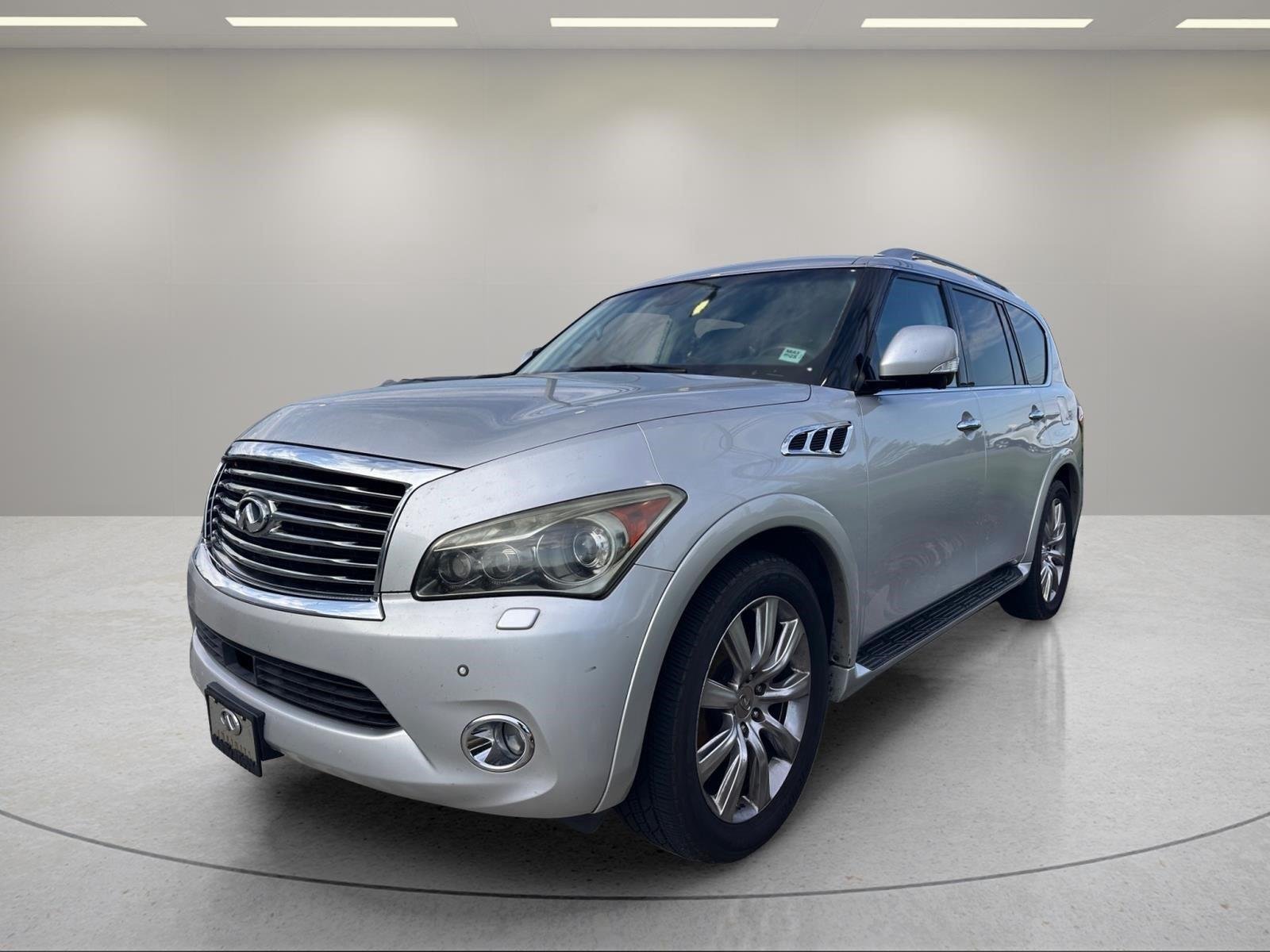 Used 2011 Liquid Platinum INFINITI 8-passenger image 1