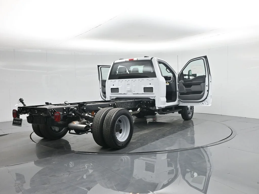 New 2026 Oxford White Ford XL image 23