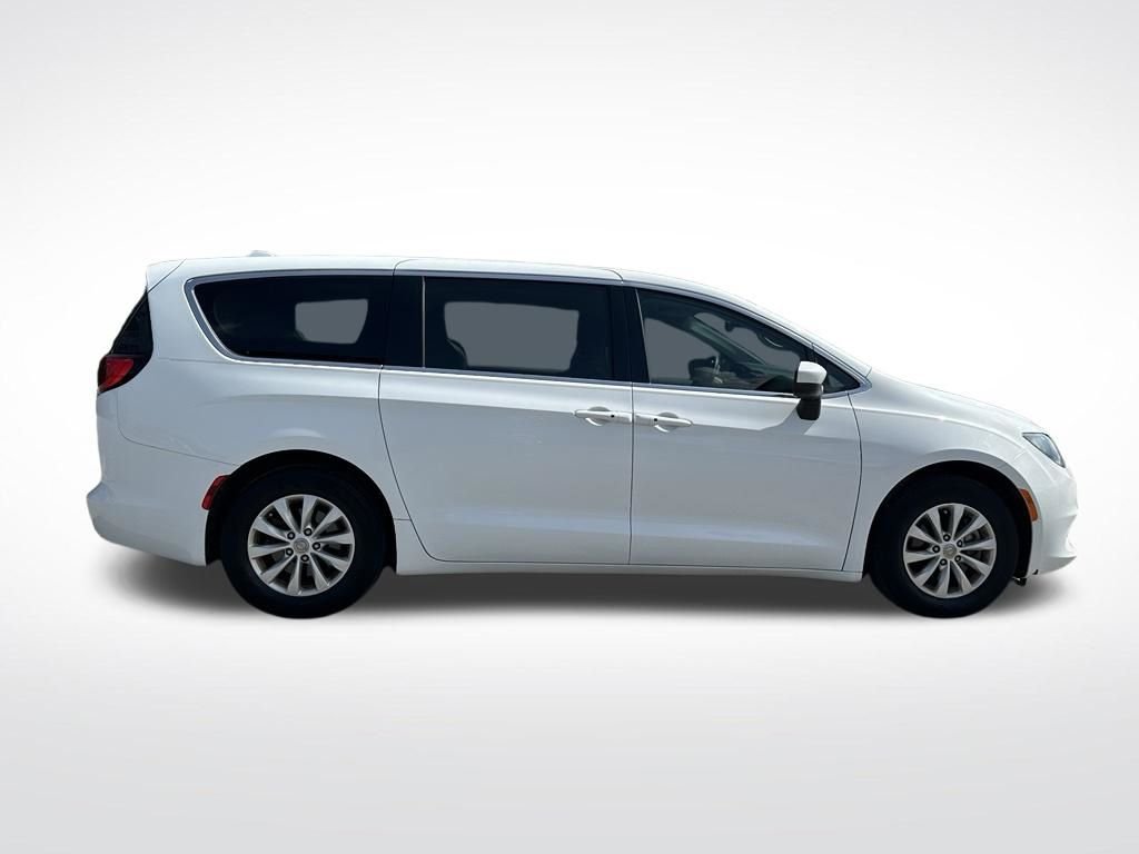 Used 2017 White Chrysler Touring image 8