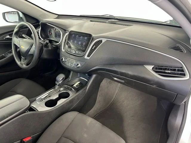 Used 2024 White Chevrolet LT image 38