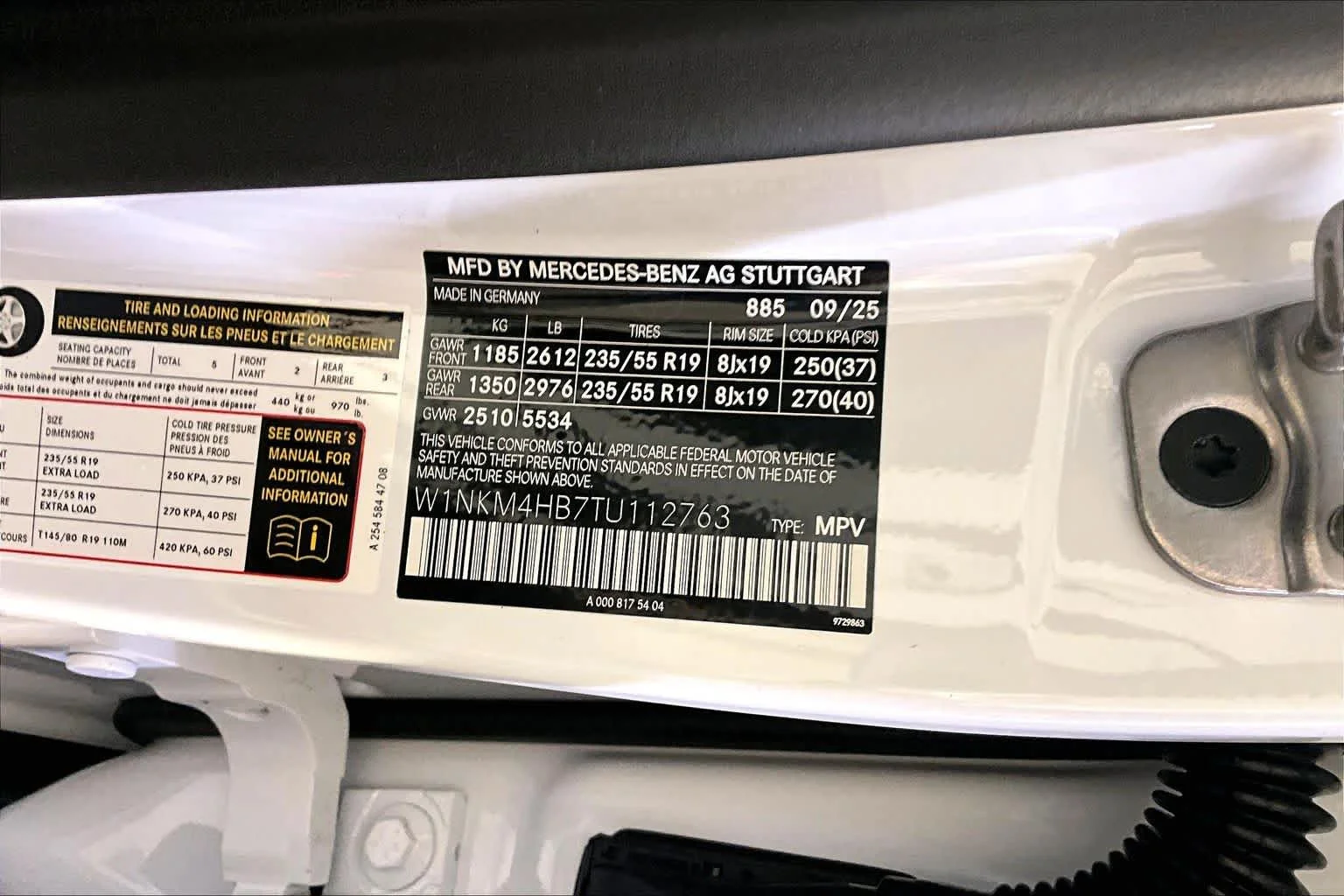 New 2026 MANUFAKTUR Moonlight White Metallic Mercedes-Benz GLC 300 image 12
