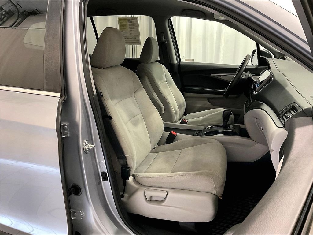 Used 2019 Silver Honda EX image 11