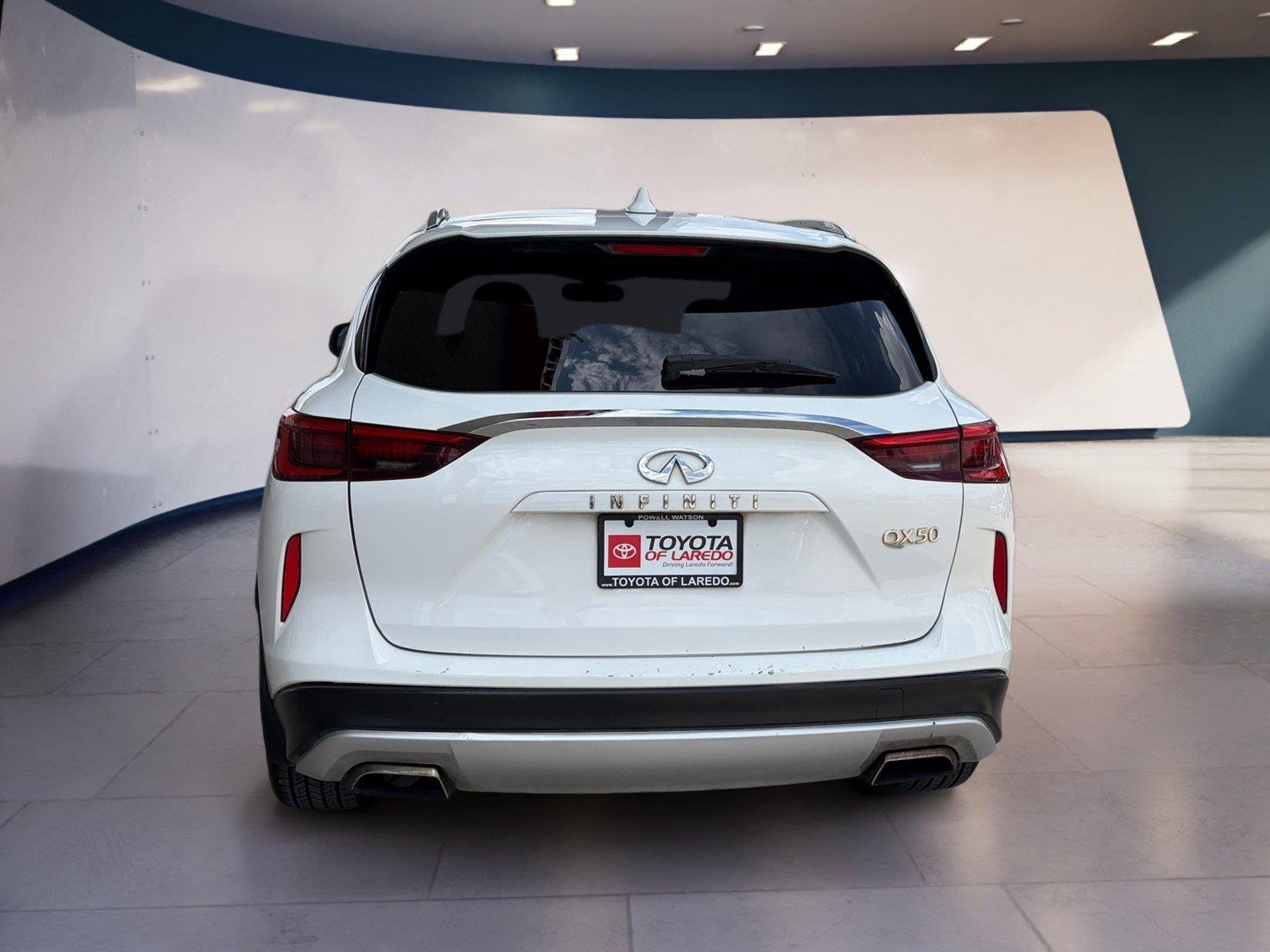 Used 2019 Lunar White INFINITI LUXE image 4
