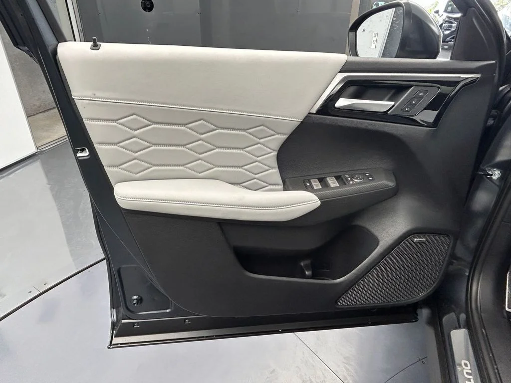 New 2026 Gray Mitsubishi SEL image 14