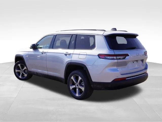 New 2026 Silver Zynith Exterior Paint Jeep Limited image 5