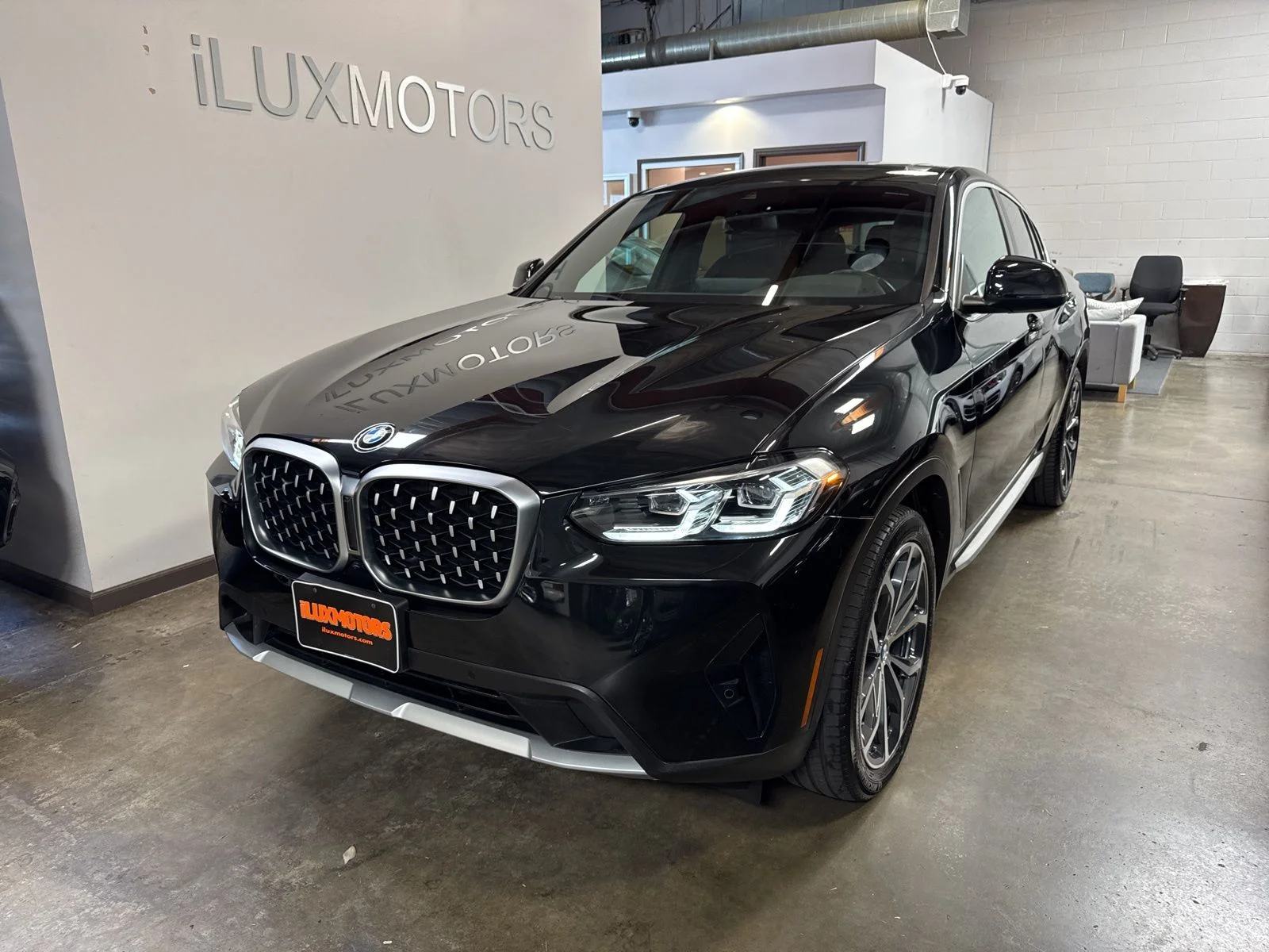 2023 BMW X4 xDrive30i's photo