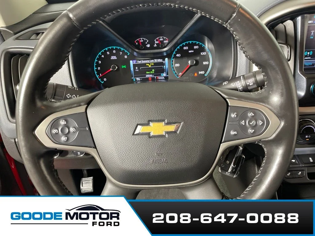 Used 2018 Red Chevrolet Z71 image 15
